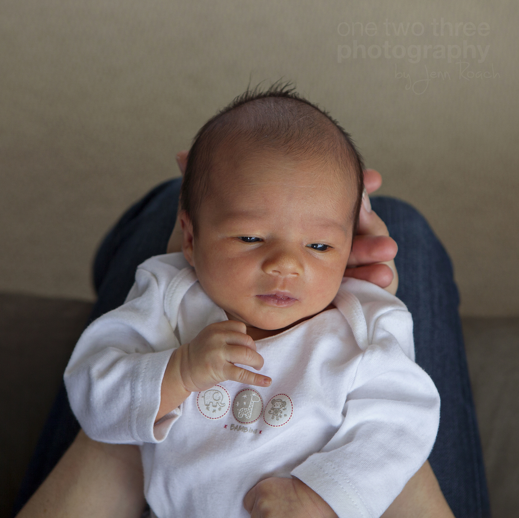 Candid and Natural Newborn Photography Ideas in the couples house