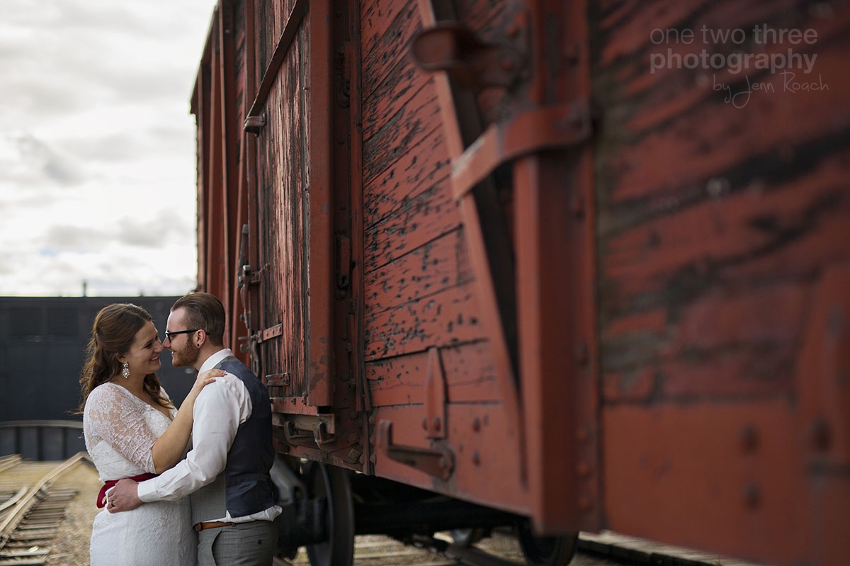 065 Bride and groom and a boxcar