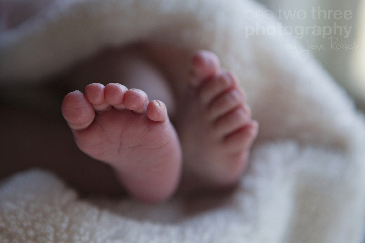 Newborn bare feet photographed naturally