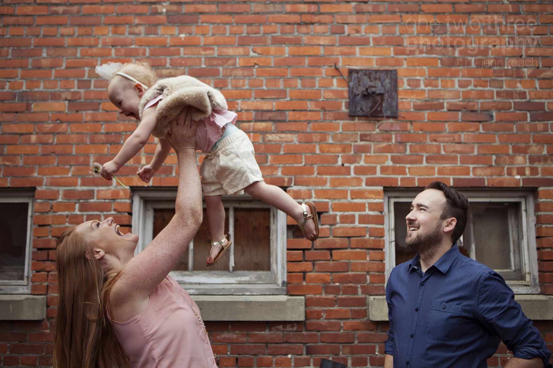 20 Photographer focusing on natural and candid family photography